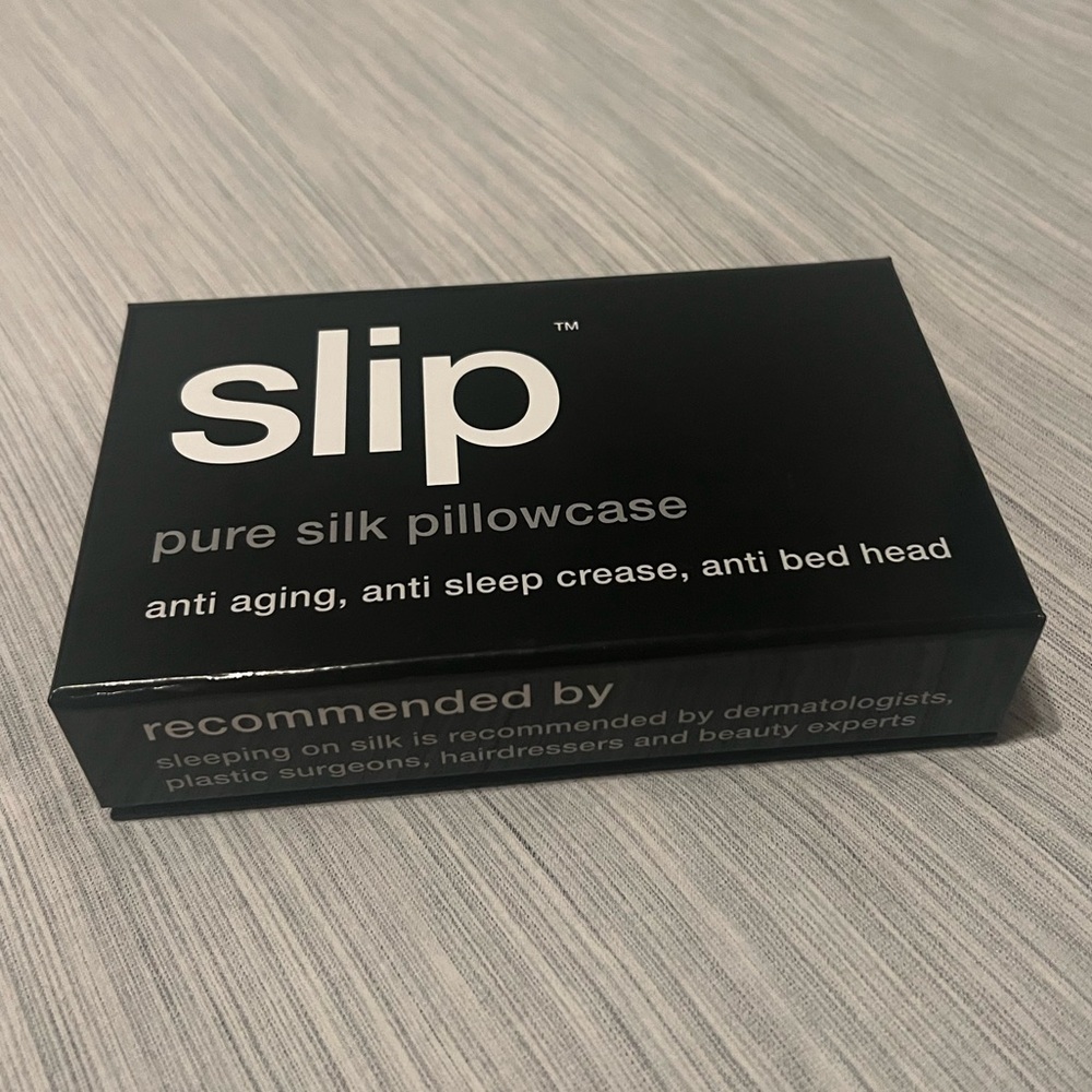 NWOT - Slip Pure Silk Pillowcase - Queen / Standard